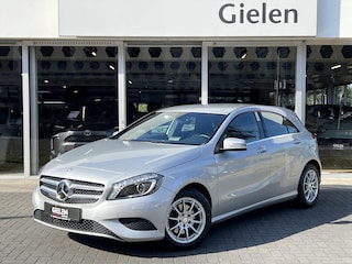 Mercedes-Benz A 180 Ambition | Navigatie, Parkeersensoren, Half leer, Cruise control, Airconditioning