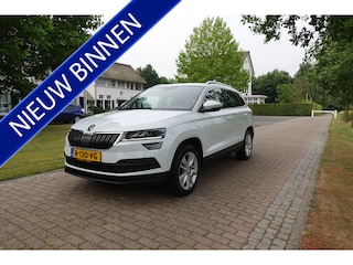 Skoda Karoq 1.5 TSI ACT Business Edition Plus | LED | ACC | Camera | Trekhaak | CarPlay | Stoelverwarming |