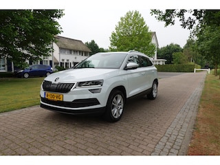 Skoda Karoq 1.5 TSI ACT Business Edition Plus | LED | ACC | Camera | Trekhaak | CarPlay | Stoelverwarming |