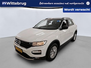 Volkswagen T-Roc 1.5 TSI 150pk Style DSG Automaat / Navi / Zwart Dak / Parkeersensoren / LM 16''