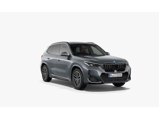 BMW X1 xDrive 25e 245 pk M-Sportpakket /Nieuw-Model/ BTW-Auto/ Pano-Dak/ Harman&Kardon/ Camera/ Sport-Stoelen/ Stoel.Verw/ Widescreen/ Memory/ 18''LMV