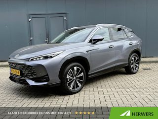 MG HS 1.5 Full Hybrid+ Luxury / Fabrieksgarantie tot 12-2032<150.000 km / Stuur- & Stoelverwarming / Elektrische achterklep / Camera 360° / Apple Carplay Android Auto / Adaptief cruise control / Draadloze telefoon lader / Keyless Entry/Start / 19" LM wielen /