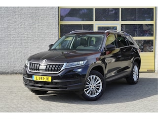 Skoda Kodiaq 1.5 TSI 150PK! Business Edition BJ2021 Lmv 18" | Led V+A | Pdc | Afneembare trekhaak | Achteruitrijcamera | App-Connect | Navi | Dashboard verlichting | Climate control | Cruise control | Sportstoelen | Extra getint glas | Zonneschermen achter
