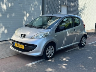 Peugeot 107 1.0-12V XR