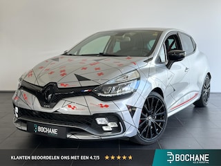 Renault Clio 1.6 Turbo R.S. Trophy UNIEK! | ACHTERUITRIJCAMERA | STOELVERWARMING | AKRAPOVIČ UITLAATSYSTEEM | BOSE AUDIOSYSTEEM |