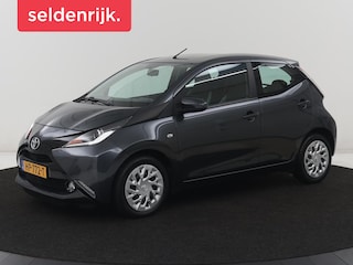 Toyota Aygo 1.0 VVT-i x-play | Camera | Cruise control | Airco | Navigatie | Bluetooth