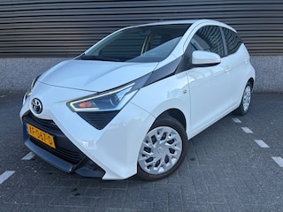 Toyota Aygo 1.0 VVT-i x-play, NAP, cruise control, camera