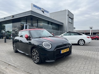 Mini Mini 3-Deurs Cooper SE John Cooper Works M 54.2 kWh pano/dak, stuurverwarming, stoelvrwarming, Leer, etc etc