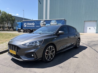 Ford Focus 1.0i EcoBoost ST Line Business 6-Bak 126 PK. Nieuwe auto van de eerste eigenaar !!! Alle keuringen toegestaan !! Absolute TOP auto ! BTW auto.