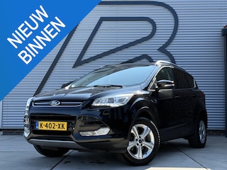 Ford Kuga 1.5 Titanium Plus 1e Eigenaar|Navi|Schuifdak|Trekhaak|Clima|Cruise|Elek Ramen|Elek Achterklep|LM Velgen|PDC|Stoelverwarming|Nieuwe APK bij aflevering