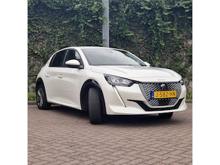 Peugeot 208 EV Allure 50 kWh| Warmtepomp | 11 kW 3-fasen | Navigatie | Camera | Draadloos laden |