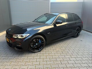 BMW 3-serie Touring 330e xDrive High Executive LASER PANO 360 CAMERA ACC TREKHAAK LEDER HUD STOELVERWARMING CARPLAY ANDROIDAUTO