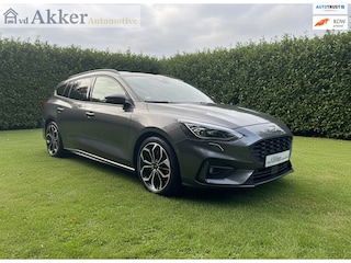 Ford Focus Wagon 1.5 EcoBoost ST Line Business 182PK automaat I Bomvol I Dealer ond I Heads up I Trekhaak I Park ass I ACC I B&O