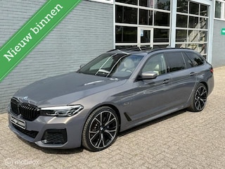 BMW 5-serie Touring 530e Individual / M pakket/Trekhaak/Pano