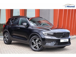 Volvo XC40 B3 Plus Dark | Stoelverwarming | Trekhaak | Parkeercamera | H/K | Memory Stoel | Glossy Black | Keyless