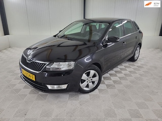 Skoda Rapid Spaceback 1.2 TSI JOY, Camera, Trekhaak, Panodak, Parkeersensoren