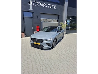 Volvo S60 2.0 B3 R-Design - Panoramadak - 19 Inch - Harman Kardon - Adaptive Cruise - Spoiler set - Geblindeerde ramen - Sport Chassis - Volle uitvoering - Lederen Dashbord - Thunder Grey