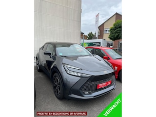 Toyota C-HR 2.0 Plug-in Hybrid 220 Dynamic 1e Eigenaar | BTW | Fabrieks Garantie | Winterpakket | Camera | Navi | Carplay | ACC | Climate | Keyless | Bots | Full Led | PDC