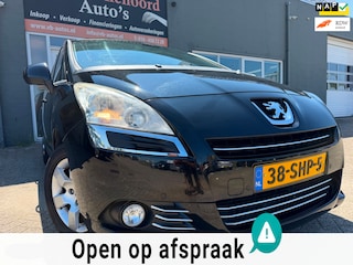 Peugeot 5008 1.6 Family 7pers met trekhaak en panoramadak en parkeersensoren en navigatie en bluetooth en airco