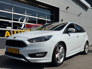 Ford Focus Wagon 1.0 ST-Line - Navigatie I Sport pakket I Airco I PDC I Dealer onderhouden