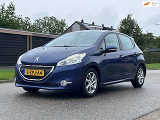 Peugeot 208 1.2 VTi Allure 5DR*Navigatie*Pano*Stoelverwarming*Cruise*Airco*LM velgen*Parkeersensoren*APK*