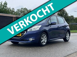 Peugeot 208 1.2 VTi Allure 5DR*Navigatie*Pano*Stoelverwarming*Cruise*Airco*LM velgen*Parkeersensoren*APK*
