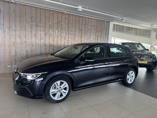 Volkswagen Golf 1.0 eTSI Life Bns