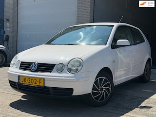 Volkswagen Polo 1.2/ 3drs/ 1jaar apk/ goedeonderhoud/ airco/ EL-ramen/ zeer nette auto.
