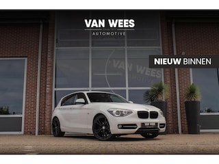 BMW 118i Sport Line | Sportstuur | Stoelverwarming | Xenon adaptief | PDC | Climate control | Sportstoelen | Navigatie | Bluetooth | 18 inch | Lichtpakket | Leer | 18 inch