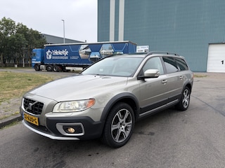Volvo XC70 2.4 D5 Summum 4X4 Automaat 225 PK. Zeer goed onderhouden auto in een hele mooie staat !!! Alle keuringen toegestaan !!