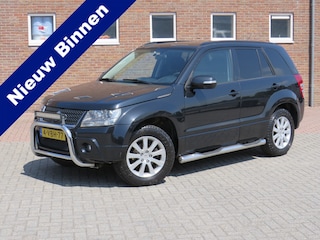 Suzuki Grand Vitara 1.9 Exclusive VAN 4x4 Grijs Kenteken * Trekhaak * Climate Control * Lichtmetalen velgen * Dakrails * BullBar *