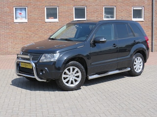 Suzuki Grand Vitara 1.9 Exclusive VAN 4x4 Grijs Kenteken * Trekhaak * Climate Control * Lichtmetalen velgen * Dakrails * BullBar *