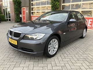 BMW 320d Business Line | 1e Eigenaar | Dealeronderhouden | PDC | Trekhaak | Nieuwe APK |