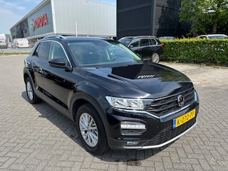 Volkswagen T-Roc 1.0 TSI Style | Executive pakket | ACC | Navi | Trekhaak | NL-auto