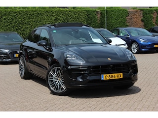 Porsche Macan 2.9 Turbo / Panoramadak / 360Camera / Adaptieve Stoelen / Luchtvering / Matrix LED / Sportuitlaat / 21'' / Sportchrono / Dodehoek / CarPlay / Stoel+Stuurverwarming / Dodehoek / DAB / ACC