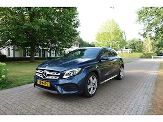 Mercedes-Benz GLA 180 Business Solution AMG | Panorama dak | Stoelverwarming | Trekhaak | NAVI