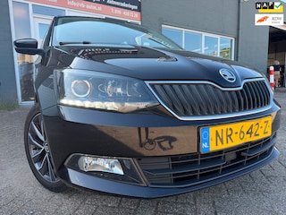 Skoda Fabia Combi 1.2 TSI Drive van 2de Eig met parkeersensoren en navigatie en bluetooth telefoon / media en airco