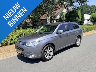 Mitsubishi Outlander 2.0 PHEV Instyle+ 203PK Leder•Schuifdak•Trekhaak