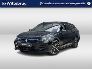 Volkswagen Passat Variant 1.5 eHybrid 272PK DSG R-Line Edition / Resterende Fabrieksgarantie tot 23-09 2030 / Trekhaak / Leer / Panoramadak / 19'' LMV / VW