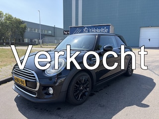 Mini Cooper 3-Deurs 1.5i First Born Edition 6-Bak 136 PK. Mooie en goed onderhouden auto van de tweede eigenaar !!! Alle keuringen toegestaan !!