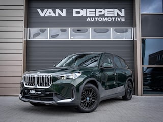 BMW iX1 xDrive30 67 kWh - Camera l Trekhaak l Keyless l Carplay
