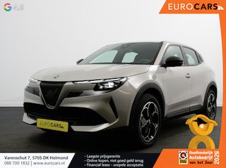 Alfa Romeo Junior Elettrica Automaat 156PK Adaptieve Cruise Control LMV 18 inch Full Led Matrix Parkeer sensoren Navigatie Apple Carplay / Android auto  Climate Control