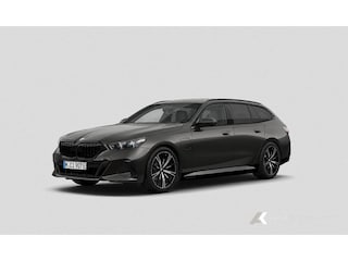 BMW 530e xDrive Touring M Sport | Bowers & Wilkins | 360° Camera | Trekhaak | Iconic Glow | Head-Up | Driving Ass. + | 20' Inch |