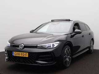 Volkswagen Passat Variant 1.5 eHybrid R-Line Edition | Panodak | Camera | Navi | Zwenk. trekhaak | ACC |