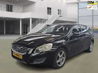 Volvo V60 1.6 T3 Momentum Airco Cruise Navi PDC Trekhaak