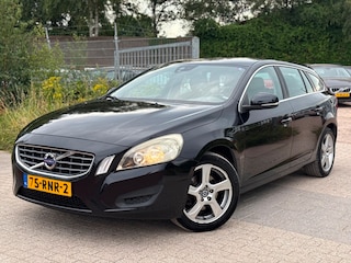 Volvo V60 1.6 T3 Momentum Airco Cruise Navi PDC Trekhaak