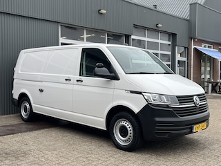 Volkswagen Transporter 2.0 TDI L2H1 Sortimo Kastinrichting Trekhaak 2200kg trekgewicht Airco Cruise controle Telefoonverbinding Apple carplay Euro 6
