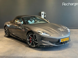 MG Cyberster GT 77kWh | Roadster | 502 PK | 0 naar 100 km/u in 3,2 sec | Andes Grey Metallic | Zwart dak | Softtop | Lage km | 1e eigenaar!