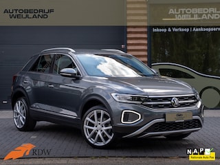 Volkswagen T-Roc 1.5 TSI R-Line Business+ NIEUWSTAAT I R-line I Virtual I 19" I Keyless I IQ.light I Trekhaak I Camera I Blis I Winterpakket I