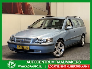 Volvo V70 2.5T LEDER ELK. VERSTELBARE BESTUURDERSSTOEL CRUISE CONTROL CLIMATE CONTROL BLUETOOTH TELEFOON 17" LICHTMETALEN VELGEN AFN. TREKHAAK ZEER MOOI !!